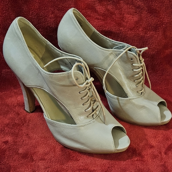 Nine West "O My Gosh" Light Gray Lace-Up, Peep-Toe Leather Heels-Size 9M - Picture 2 of 8